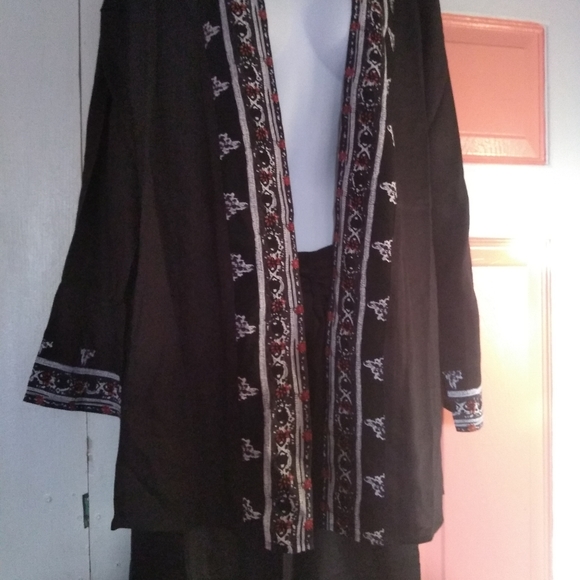 Women's Border Print Pants Set - Picture 5 of 10